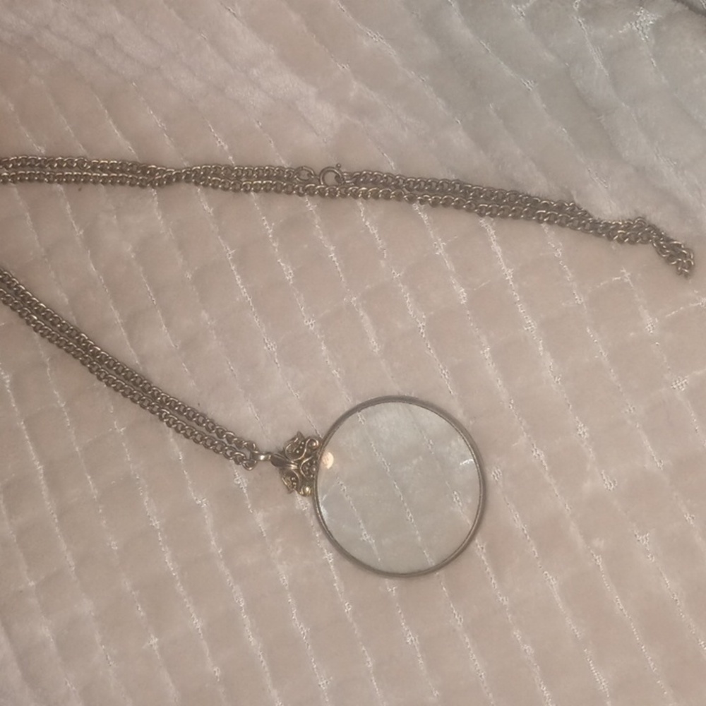 Avon Gold Toned Magnifying Glass Pendant & Necklace Vintage